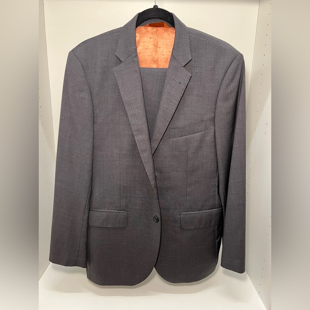 Timeless grey suit for sale. Tailored fit, premium fabric. Elevate your style.
